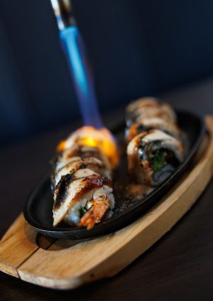 406. Unagi Dragon Roll 	4 szt.